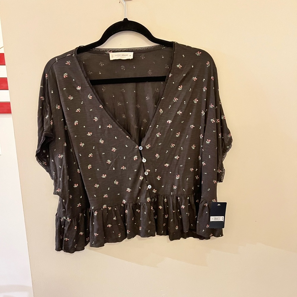 NWOT Lucky brand black floral semi crop button down top